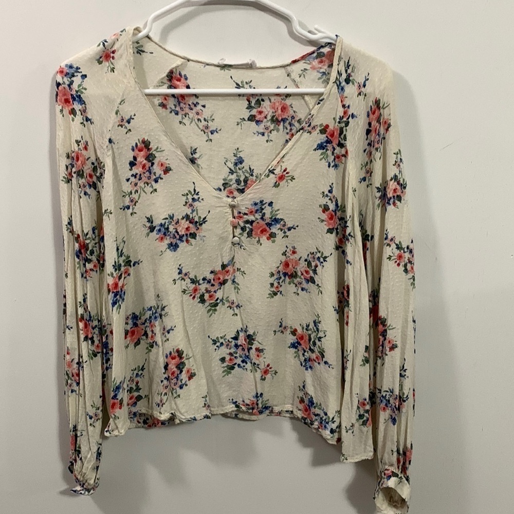 Lush floral Rayon top scoop neck 3 button, very good condition, long sleeve